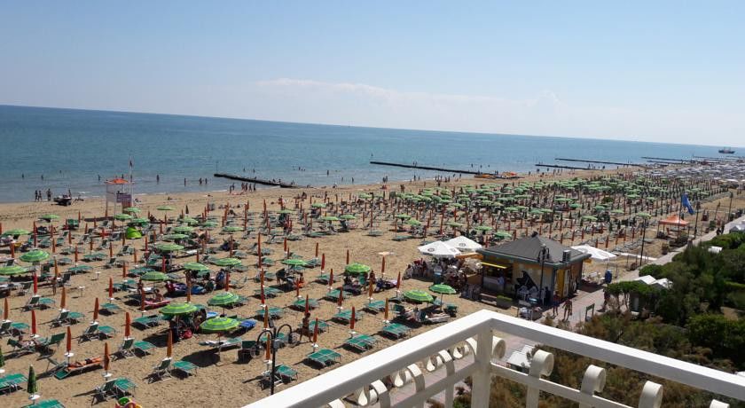 Hotel Bellariva Lido di Jesolo Bagian luar foto