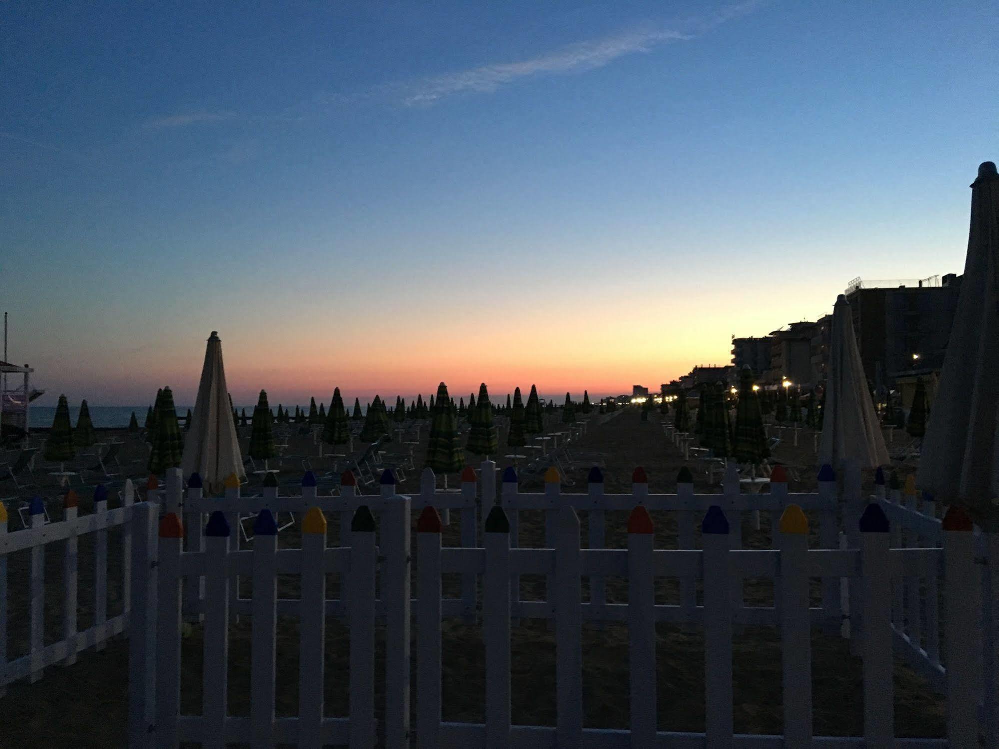 Hotel Bellariva Lido di Jesolo Bagian luar foto