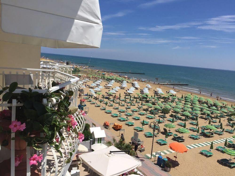 Hotel Bellariva Lido di Jesolo Bagian luar foto